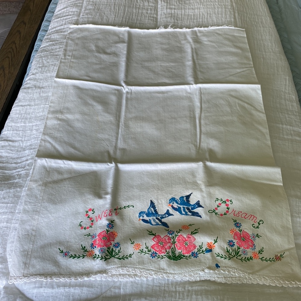 Vintage Pair Of Fabric Painted Bluebird Of Happiness Pillow Cases! - Picture 7 of 10